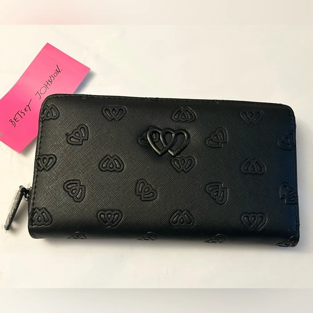 Betsey Johnson Heart Design Zip Around Wallet NWT